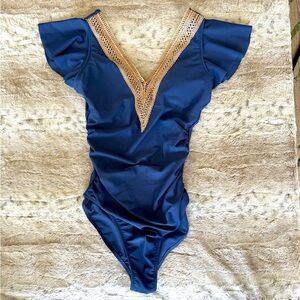 Elegant Blue Ruffle Top with Lace Detail Womens swim suit NWOT.